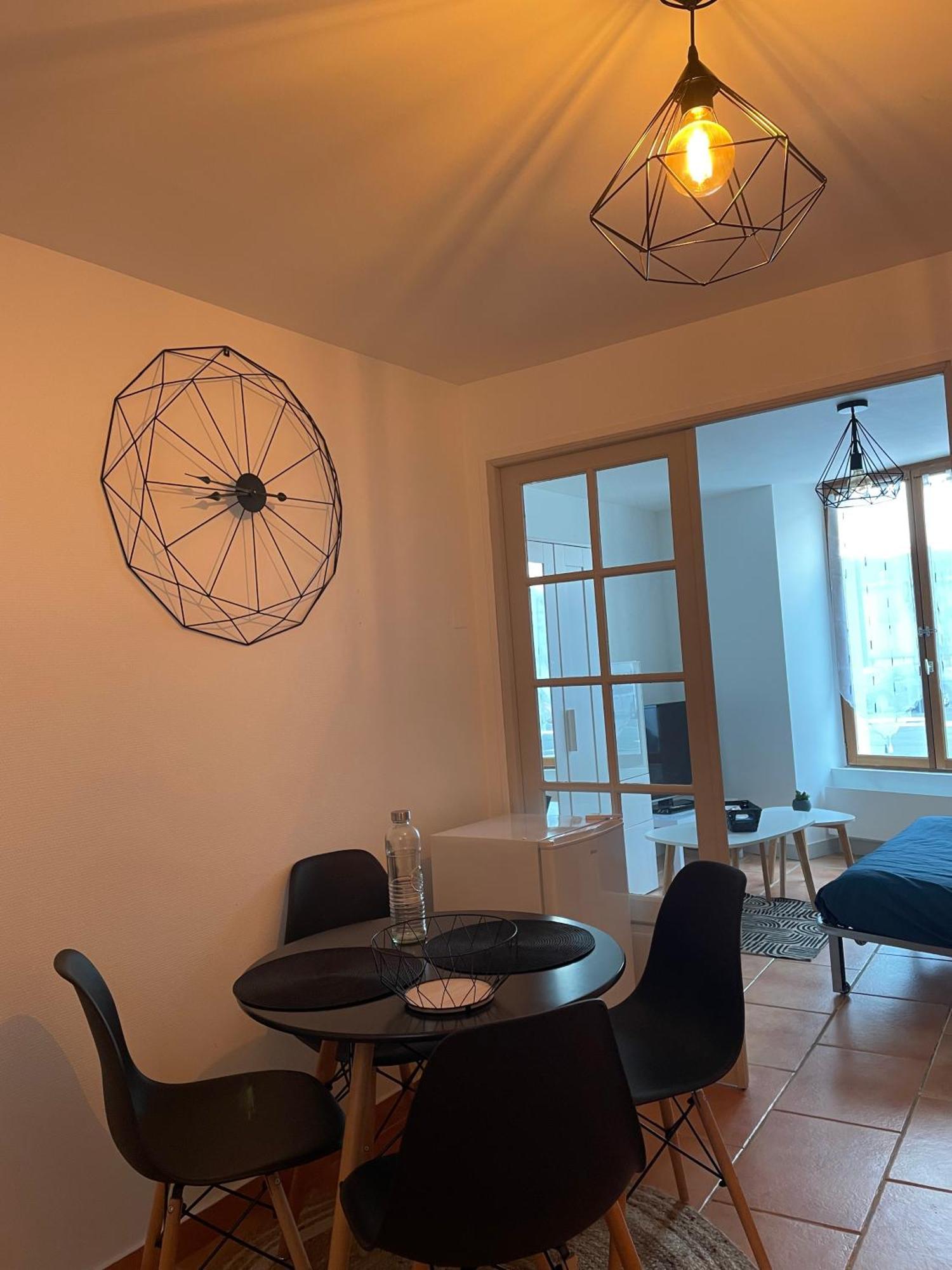 Appartement Coeur De Ville อองเชร์ ภายนอก รูปภาพ